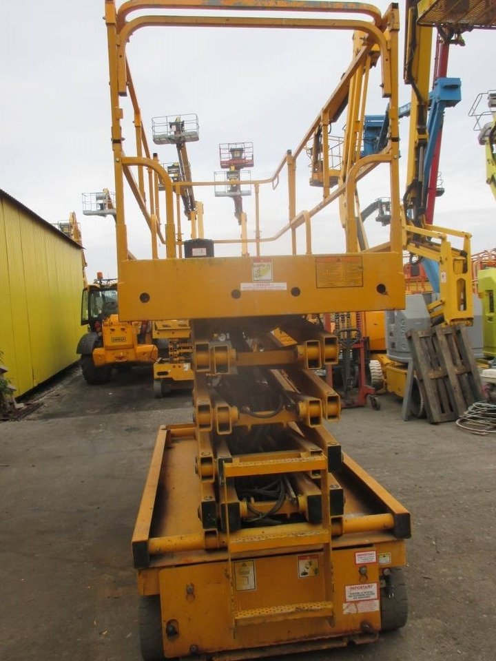 Haulotte Compact 12  - Ollós emelő: 3 kép. Haulotte Compact 12  - Ollós emelő: 3 kép.