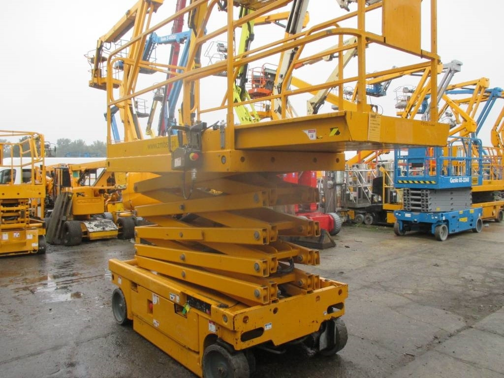 Haulotte Compact 12  - Ollós emelő: 4 kép. Haulotte Compact 12  - Ollós emelő: 4 kép.