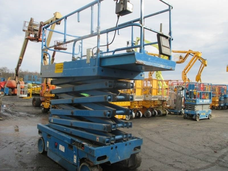 Haulotte Compact 14  - Ollós emelő: 4 kép. Haulotte Compact 14  - Ollós emelő: 4 kép.