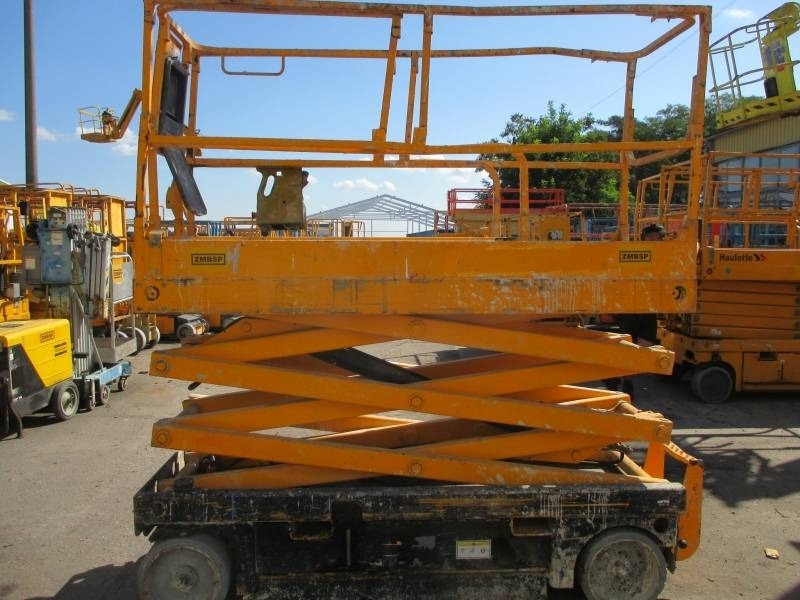 Haulotte Compact 8  - Ollós emelő: 5 kép. Haulotte Compact 8  - Ollós emelő: 5 kép.