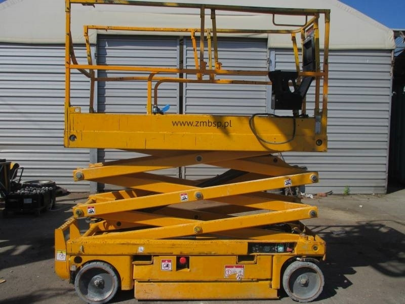 Haulotte Compact 8 - Ollós emelő: 1 kép. Haulotte Compact 8 - Ollós emelő: 1 kép.