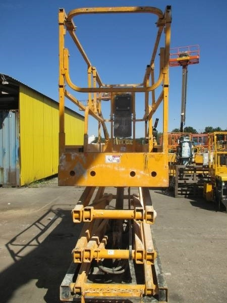 Haulotte Compact 8 - Ollós emelő: 3 kép. Haulotte Compact 8 - Ollós emelő: 3 kép.