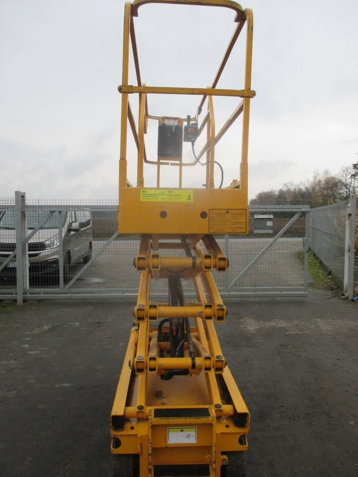 Haulotte Optimum 8 - Ollós emelő: 3 kép. Haulotte Optimum 8 - Ollós emelő: 3 kép.