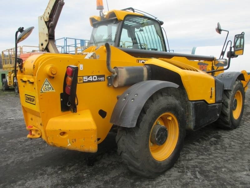 JCB 540-140 - Teleszkópos rakodó: 3 kép. JCB 540-140 - Teleszkópos rakodó: 3 kép.