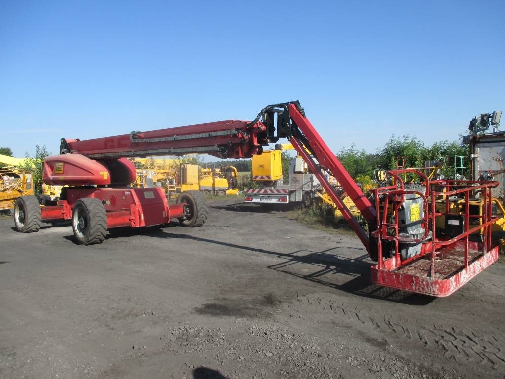 JLG 1200 SJP  - Teleszkópos emelő: 2 kép. JLG 1200 SJP  - Teleszkópos emelő: 2 kép.