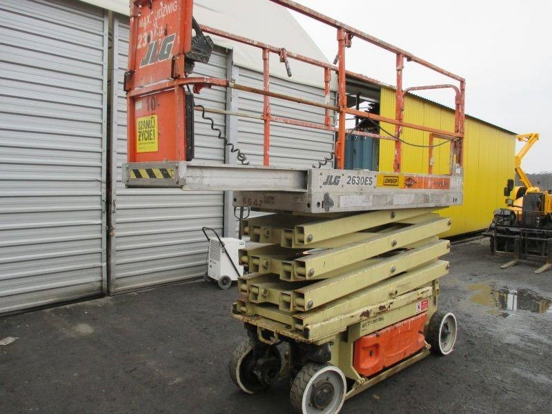 JLG 2630 ES - Ollós emelő: 2 kép. JLG 2630 ES - Ollós emelő: 2 kép.