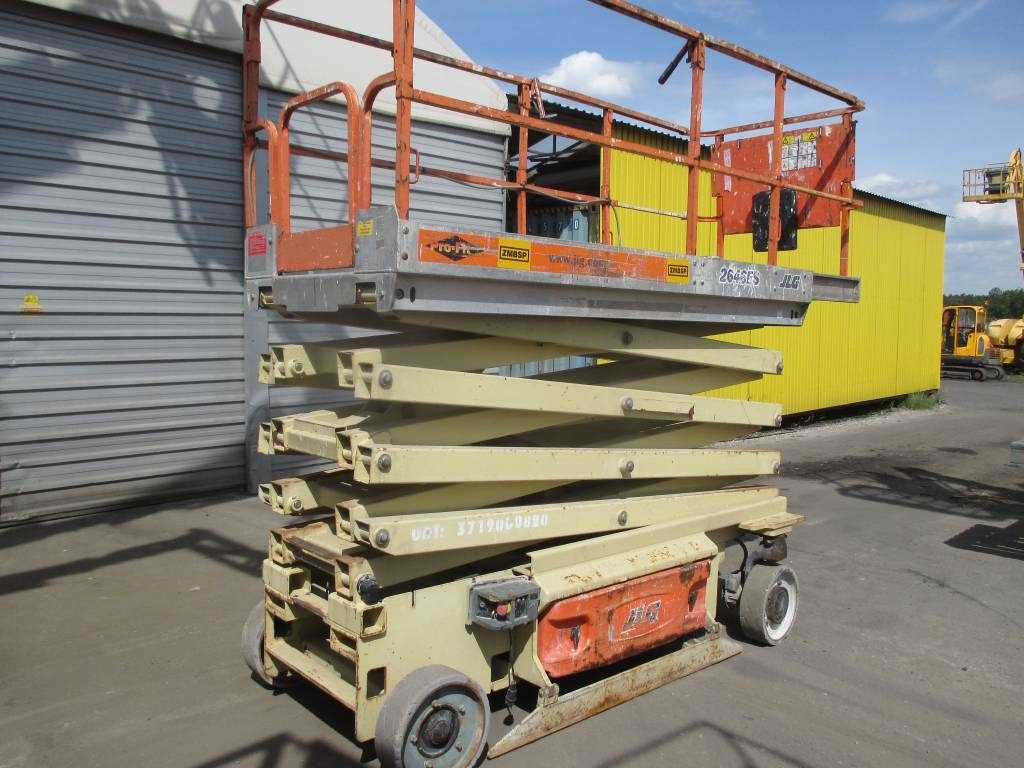 JLG 2646 ES - Ollós emelő: 2 kép. JLG 2646 ES - Ollós emelő: 2 kép.