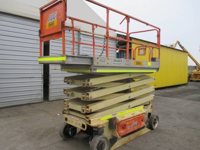 JLG 2646 ES - Ollós emelő: 2 kép. JLG 2646 ES - Ollós emelő: 2 kép.