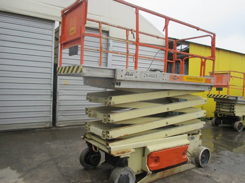 JLG 2646 ES - Ollós emelő: 2 kép. JLG 2646 ES - Ollós emelő: 2 kép.