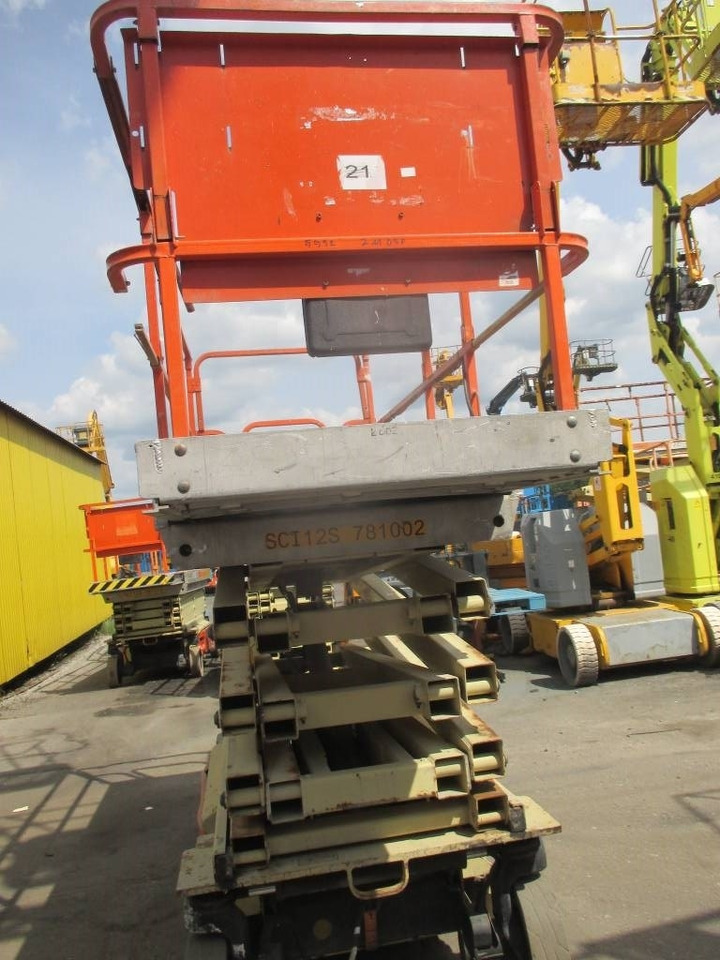 JLG 3246 ES - Ollós emelő: 3 kép. JLG 3246 ES - Ollós emelő: 3 kép.