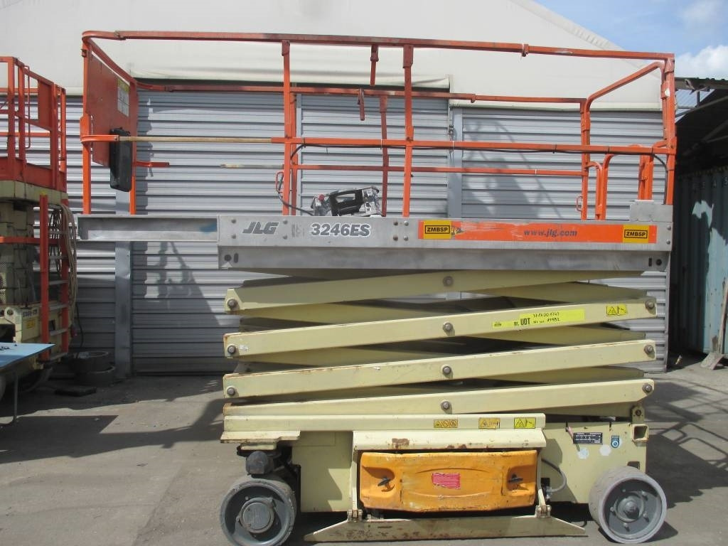 JLG 3246 ES - Ollós emelő: 1 kép. JLG 3246 ES - Ollós emelő: 1 kép.