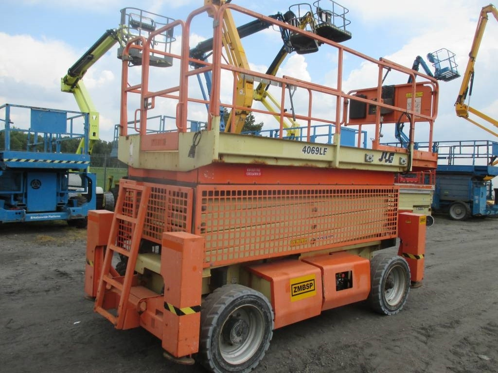 JLG 4069 LE - Ollós emelő: 3 kép. JLG 4069 LE - Ollós emelő: 3 kép.