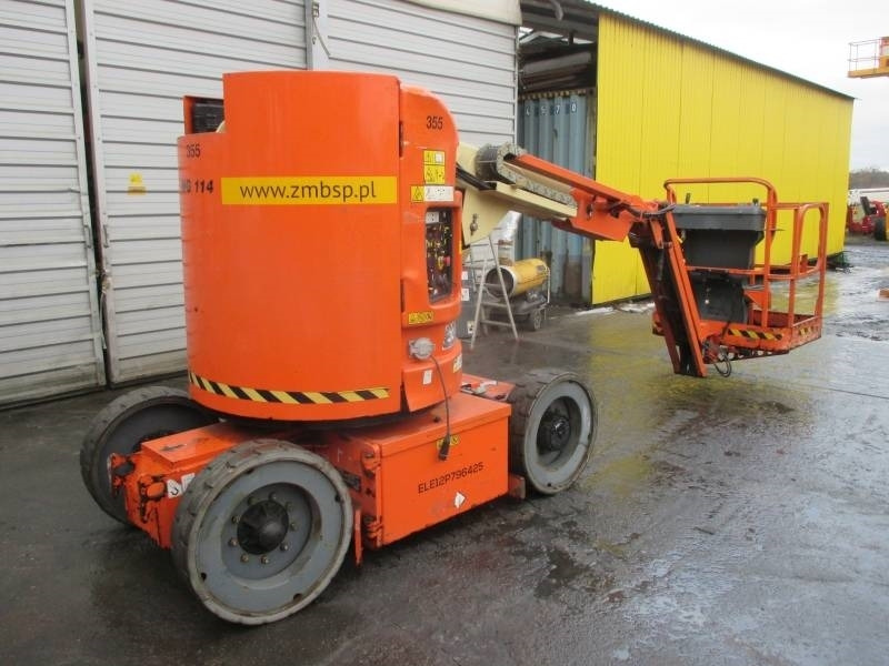 JLG E 300 AJ - Személyemelő: 2 kép. JLG E 300 AJ - Személyemelő: 2 kép.