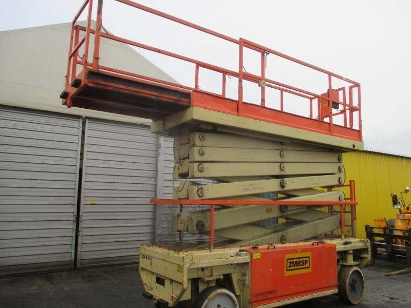 JLG Liftlux 180-12 - Ollós emelő: 2 kép. JLG Liftlux 180-12 - Ollós emelő: 2 kép.