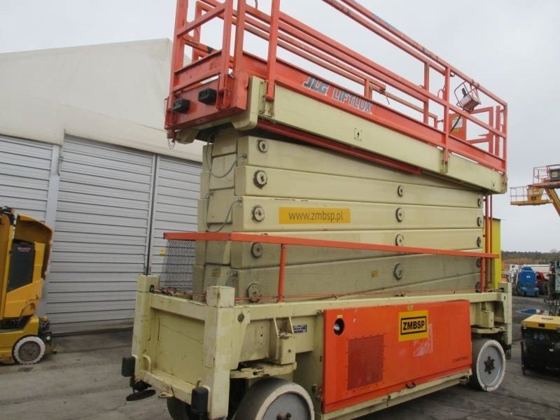 JLG Liftlux 245-12 - Ollós emelő: 2 kép. JLG Liftlux 245-12 - Ollós emelő: 2 kép.