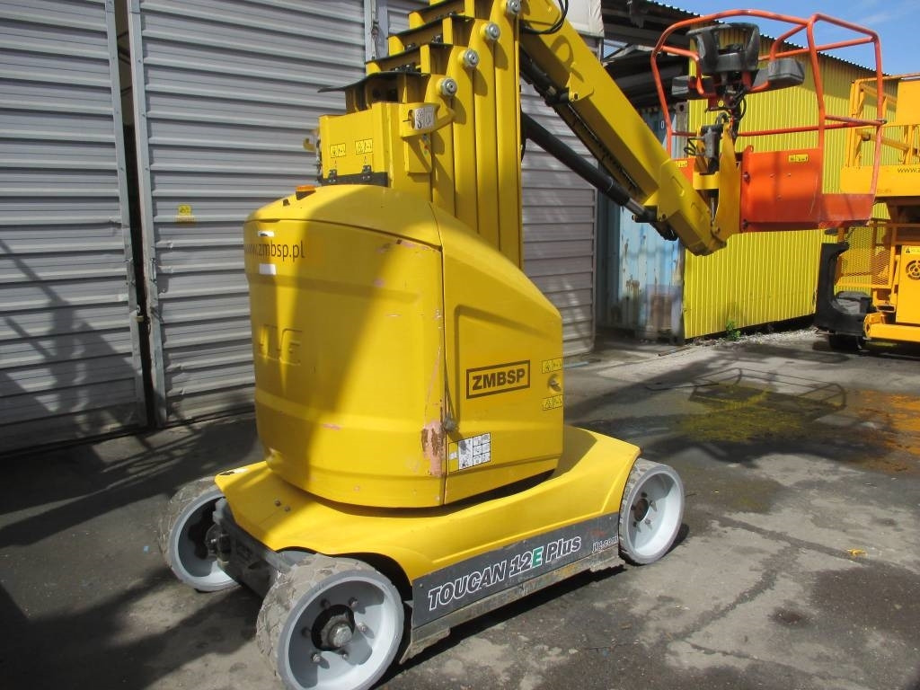 JLG Toucan 12 E Plus - Személyemelő: 2 kép. JLG Toucan 12 E Plus - Személyemelő: 2 kép.