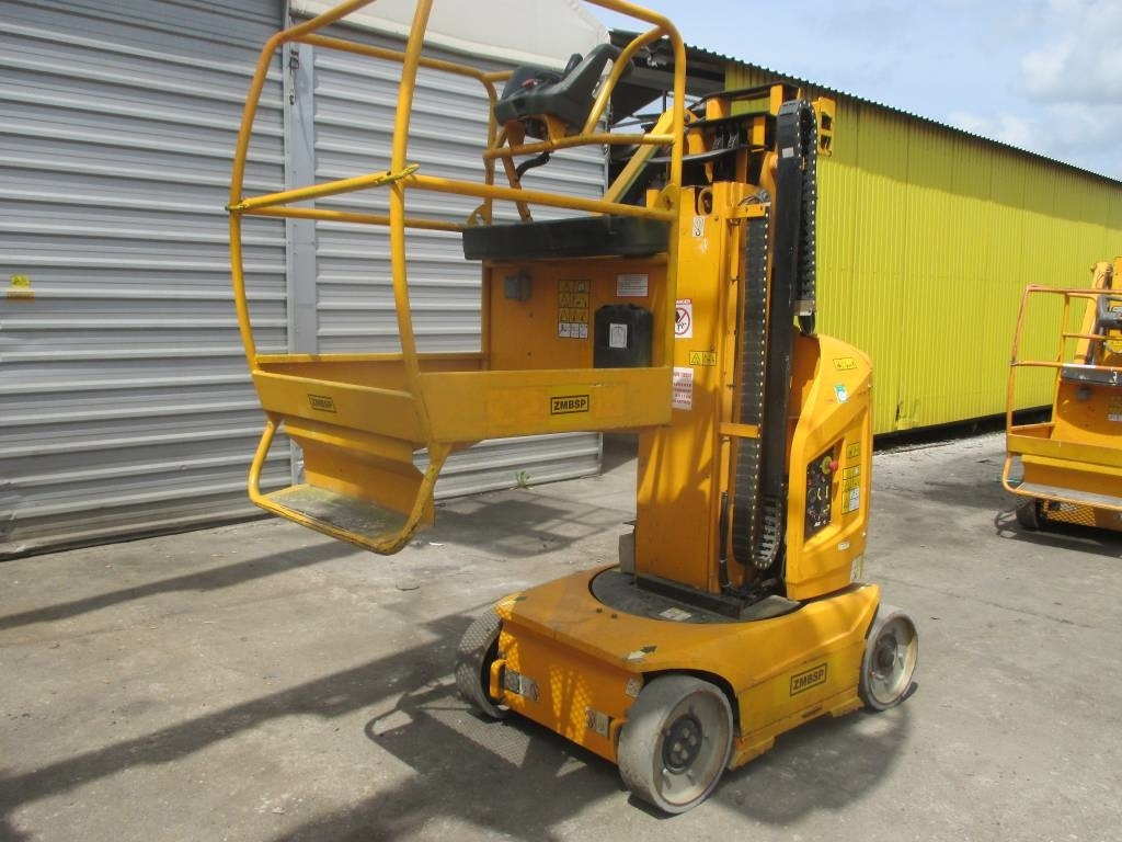 JLG Toucan 8 E - Oszlopos személyemelő: 2 kép. JLG Toucan 8 E - Oszlopos személyemelő: 2 kép.