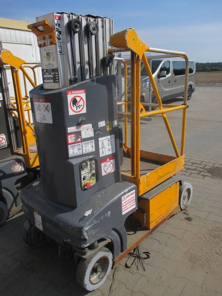 JLG Toucan Junior 8 - Oszlopos személyemelő: 3 kép. JLG Toucan Junior 8 - Oszlopos személyemelő: 3 kép.