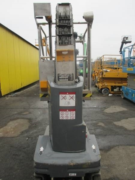 JLG Toucan Junior 8 - Oszlopos személyemelő: 5 kép. JLG Toucan Junior 8 - Oszlopos személyemelő: 5 kép.