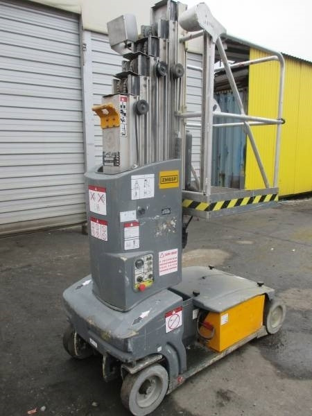 JLG Toucan Junior 8 - Oszlopos személyemelő: 4 kép. JLG Toucan Junior 8 - Oszlopos személyemelő: 4 kép.