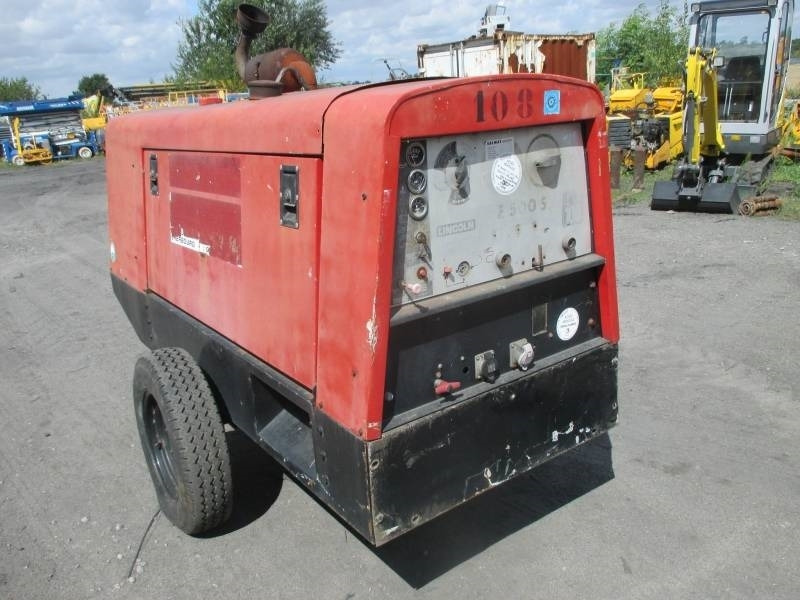 Lincoln E 500 S - Hegesztőberendezés: 5 kép. Lincoln E 500 S - Hegesztőberendezés: 5 kép.