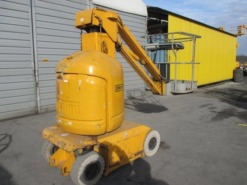 Manitou 105 VJR 2 - Oszlopos személyemelő: 2 kép. Manitou 105 VJR 2 - Oszlopos személyemelő: 2 kép.