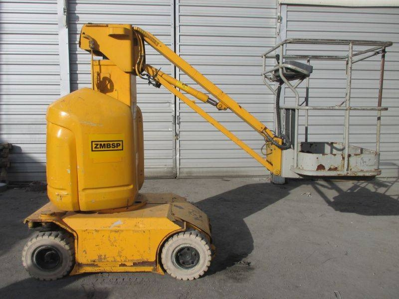 Manitou 105 VJR 2 - Oszlopos személyemelő: 1 kép. Manitou 105 VJR 2 - Oszlopos személyemelő: 1 kép.