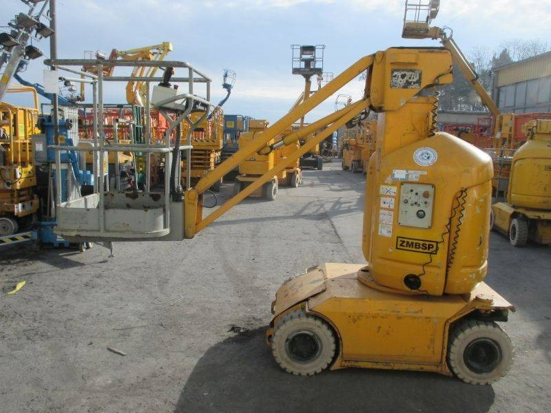 Manitou 105 VJR 2  - Oszlopos személyemelő: 5 kép. Manitou 105 VJR 2  - Oszlopos személyemelő: 5 kép.