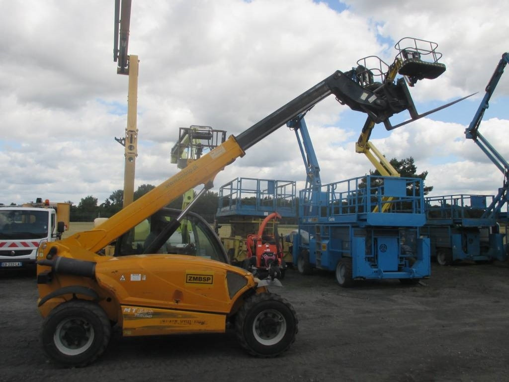 Manitou MT 625 - Teleszkópos rakodó: 1 kép. Manitou MT 625 - Teleszkópos rakodó: 1 kép.