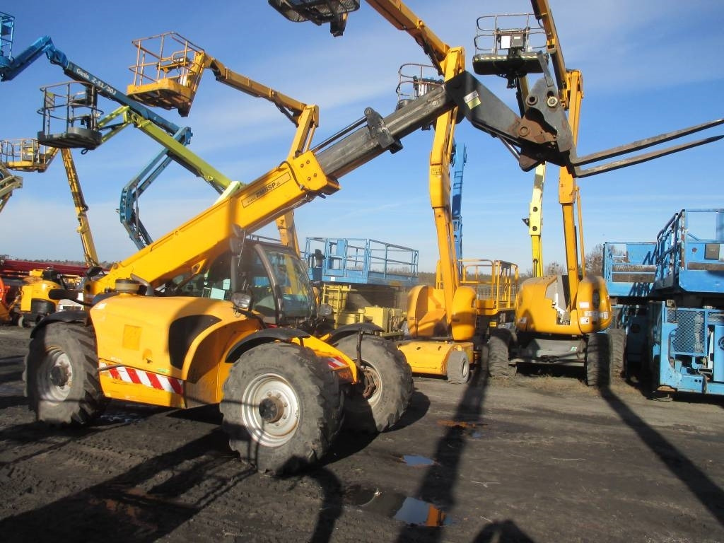 Manitou MT 932 - Teleszkópos rakodó: 1 kép. Manitou MT 932 - Teleszkópos rakodó: 1 kép.