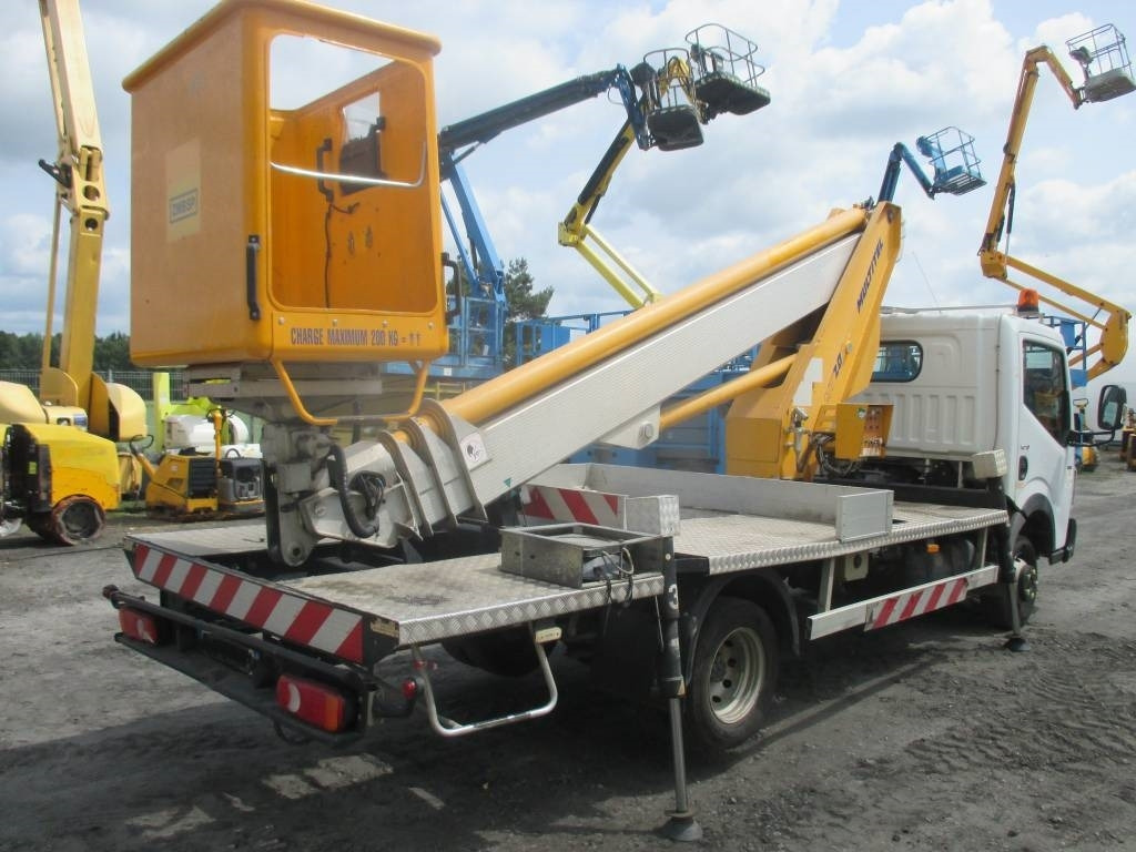 Multitel MT 202 DS - Emelőkosaras teherautó: 3 kép. Multitel MT 202 DS - Emelőkosaras teherautó: 3 kép.