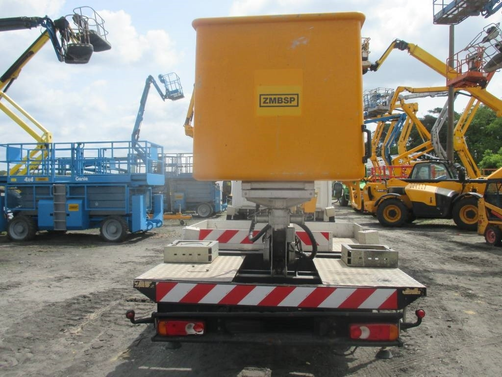 Multitel MT 202 DS - Emelőkosaras teherautó: 4 kép. Multitel MT 202 DS - Emelőkosaras teherautó: 4 kép.