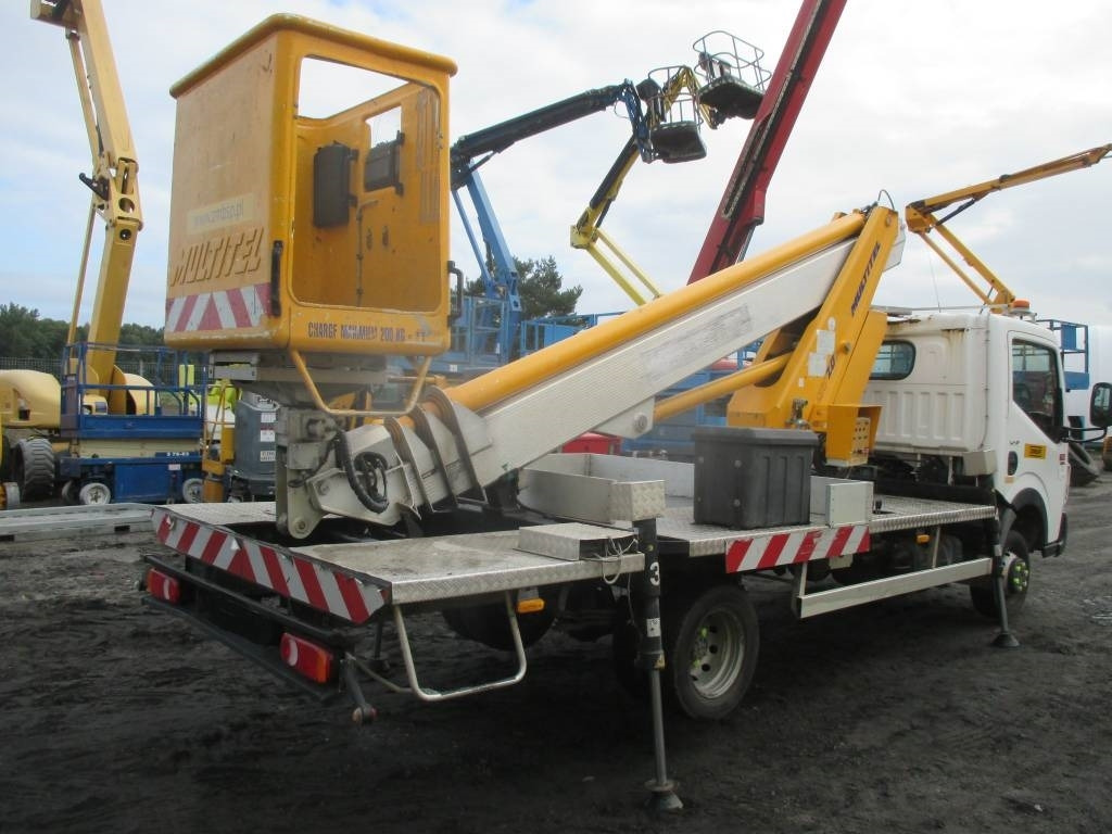 Multitel MT 202 - Emelőkosaras teherautó: 3 kép. Multitel MT 202 - Emelőkosaras teherautó: 3 kép.