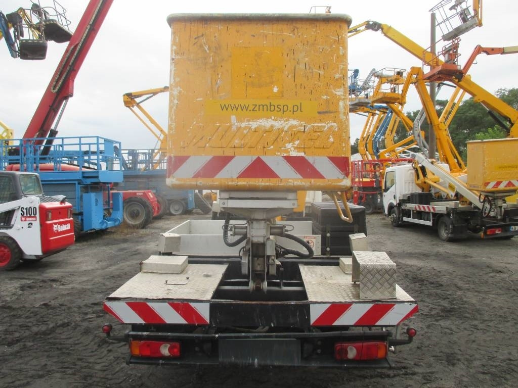 Multitel MT 202 - Emelőkosaras teherautó: 4 kép. Multitel MT 202 - Emelőkosaras teherautó: 4 kép.