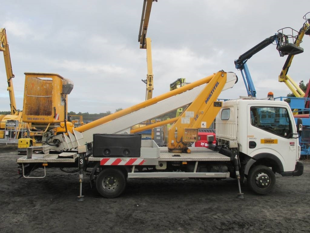 Multitel MT 202 - Emelőkosaras teherautó: 2 kép. Multitel MT 202 - Emelőkosaras teherautó: 2 kép.