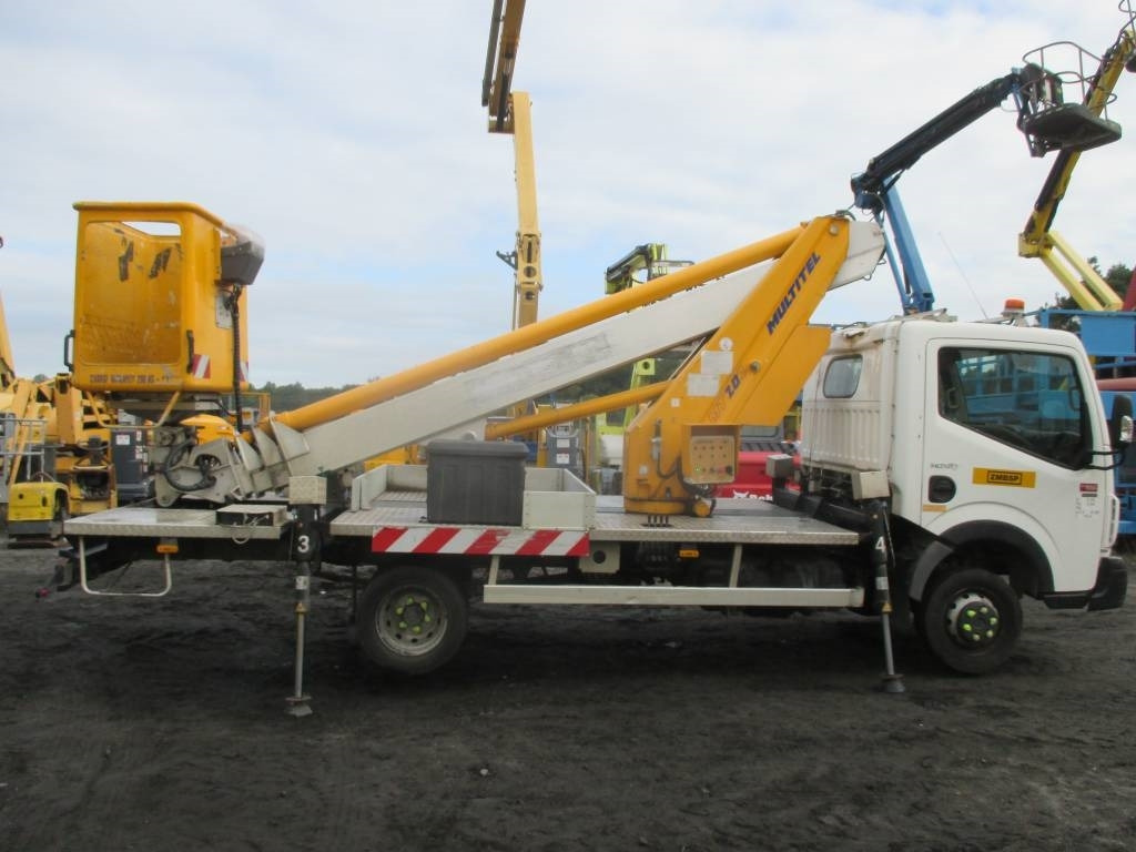 Multitel MT 202 - Emelőkosaras teherautó: 2 kép. Multitel MT 202 - Emelőkosaras teherautó: 2 kép.