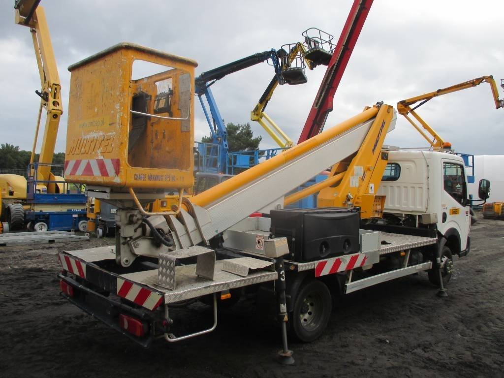 Multitel MT 202 - Emelőkosaras teherautó: 3 kép. Multitel MT 202 - Emelőkosaras teherautó: 3 kép.