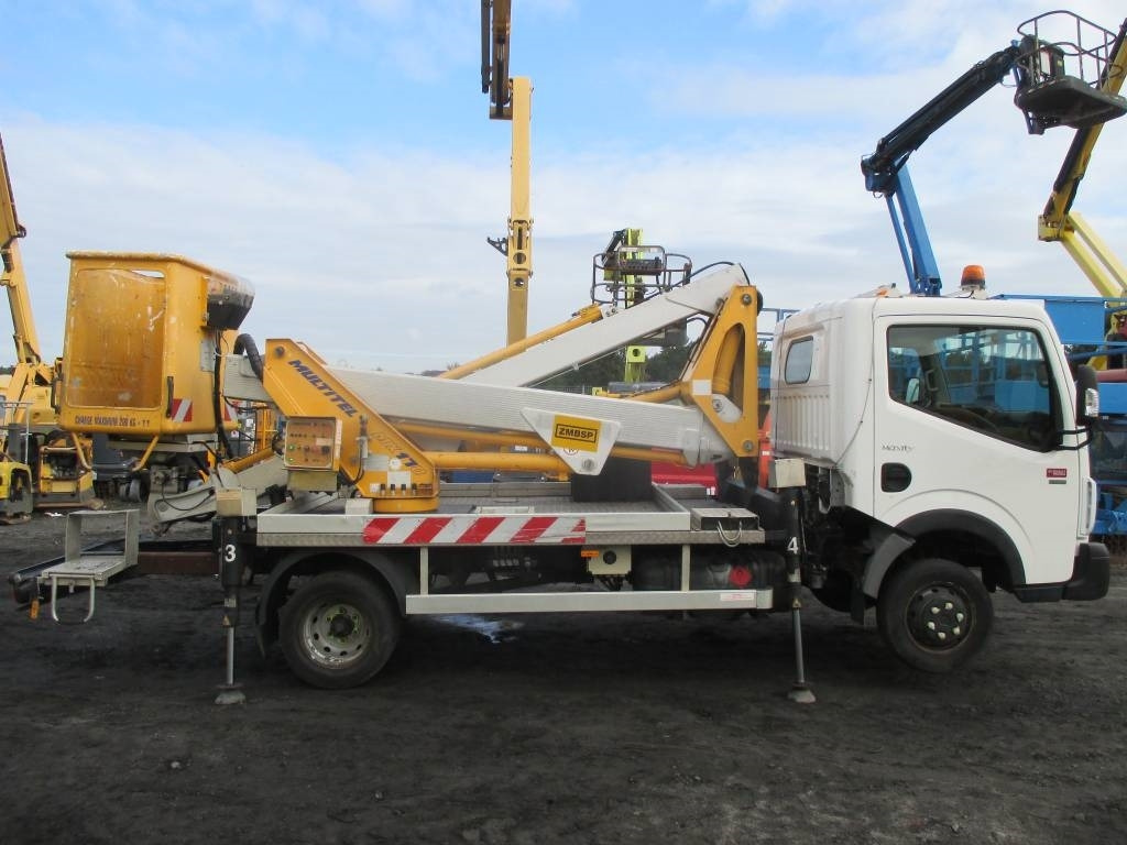 Multitel MX 170 - Emelőkosaras teherautó: 2 kép. Multitel MX 170 - Emelőkosaras teherautó: 2 kép.