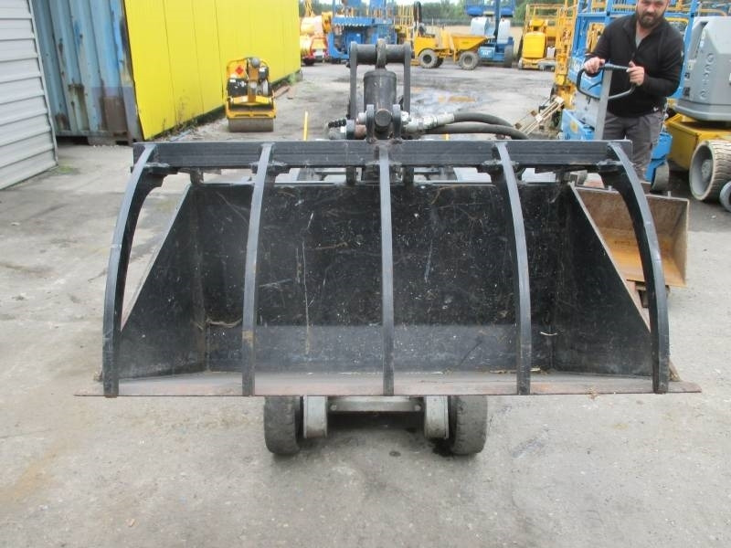 Sherpa 100 ECO - Mini homlokrakodó: 3 kép. Sherpa 100 ECO - Mini homlokrakodó: 3 kép.