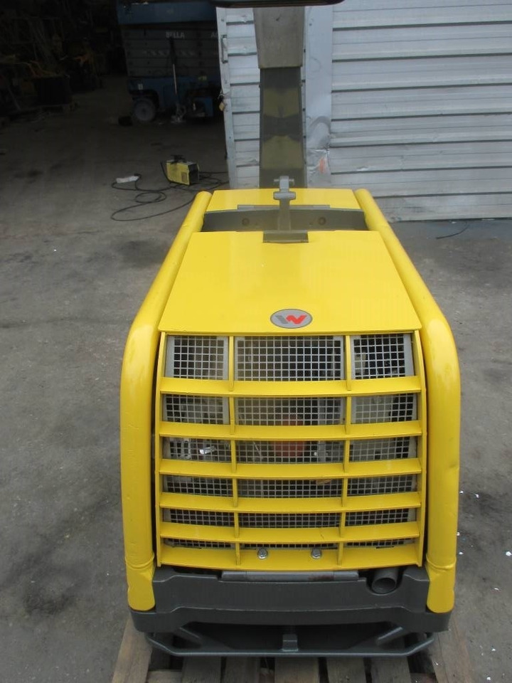 Wacker Neuson DPU80 LEM670 - Talajtömörítő: 3 kép. Wacker Neuson DPU80 LEM670 - Talajtömörítő: 3 kép.