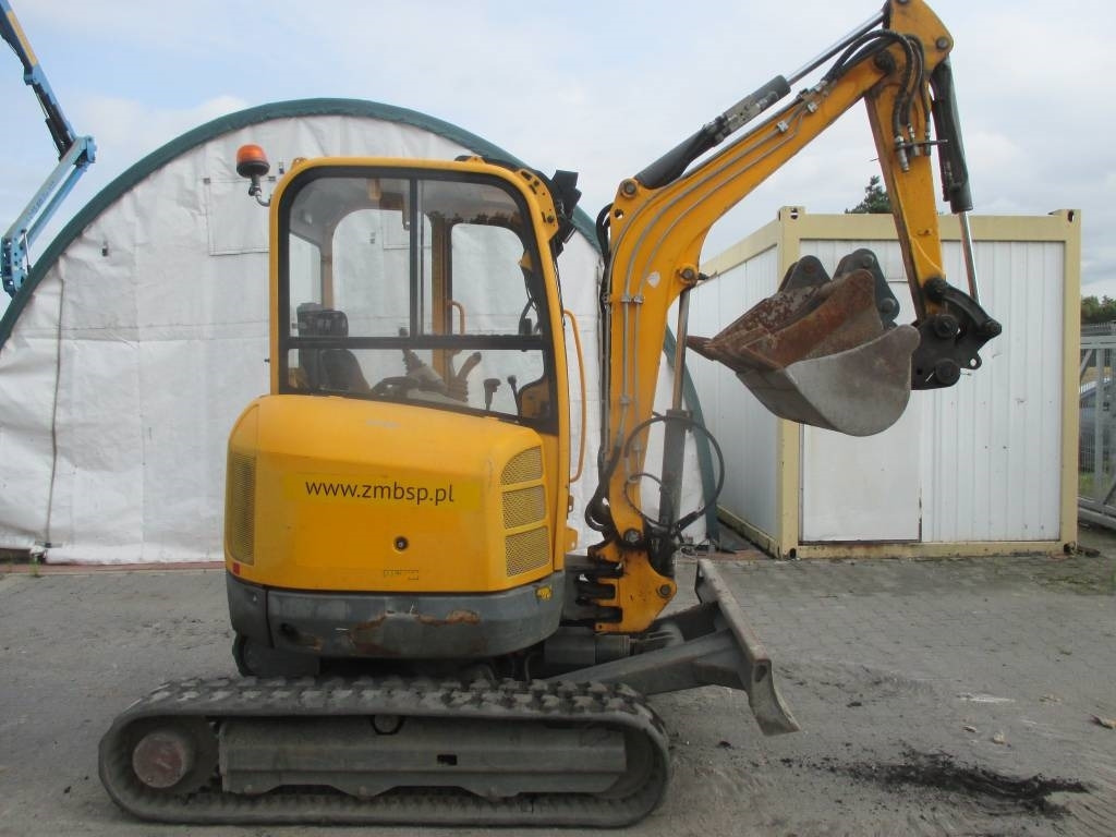 Wacker Neuson EZ 28 - Minikotró: 1 kép. Wacker Neuson EZ 28 - Minikotró: 1 kép.
