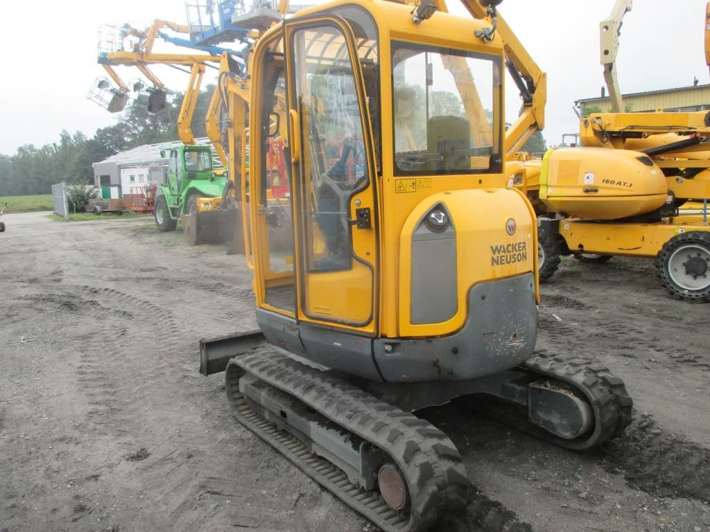 Wacker Neuson EZ 28 - Minikotró: 4 kép. Wacker Neuson EZ 28 - Minikotró: 4 kép.