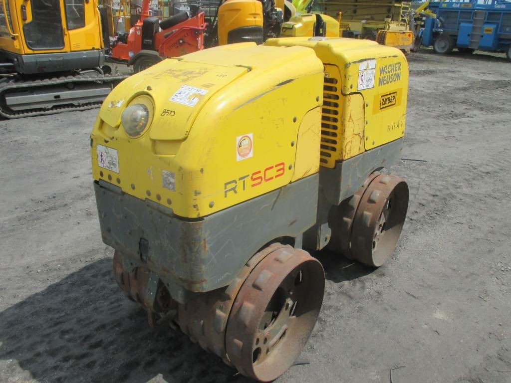 Wacker Neuson RTSC 3 - Úthenger: 2 kép. Wacker Neuson RTSC 3 - Úthenger: 2 kép.