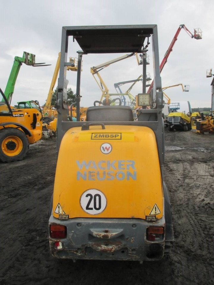 Wacker Neuson WL 25 - Gumikerekes homlokrakodó: 3 kép. Wacker Neuson WL 25 - Gumikerekes homlokrakodó: 3 kép.