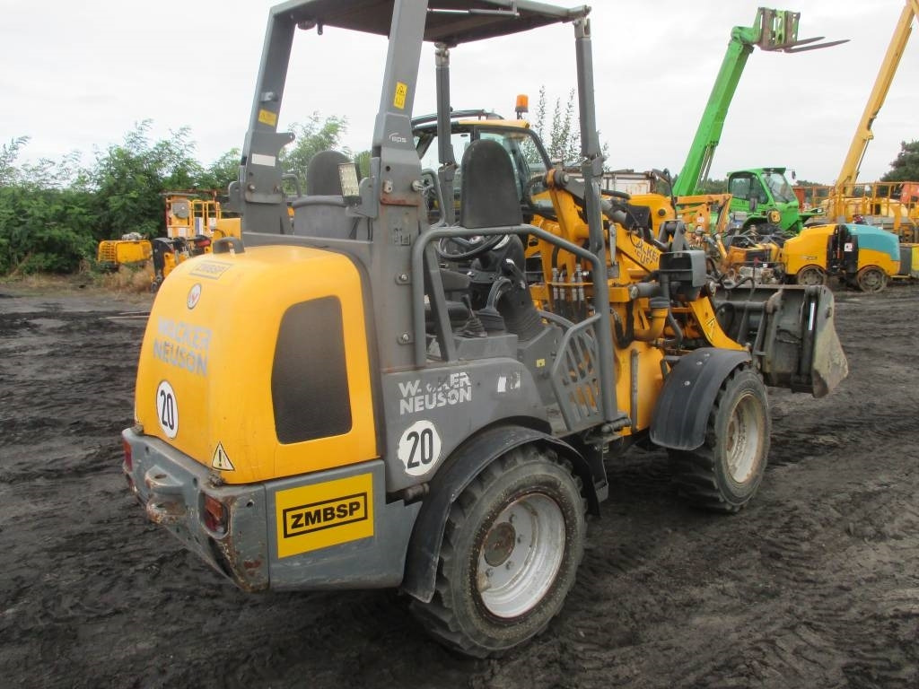 Wacker Neuson WL 25 - Gumikerekes homlokrakodó: 2 kép. Wacker Neuson WL 25 - Gumikerekes homlokrakodó: 2 kép.
