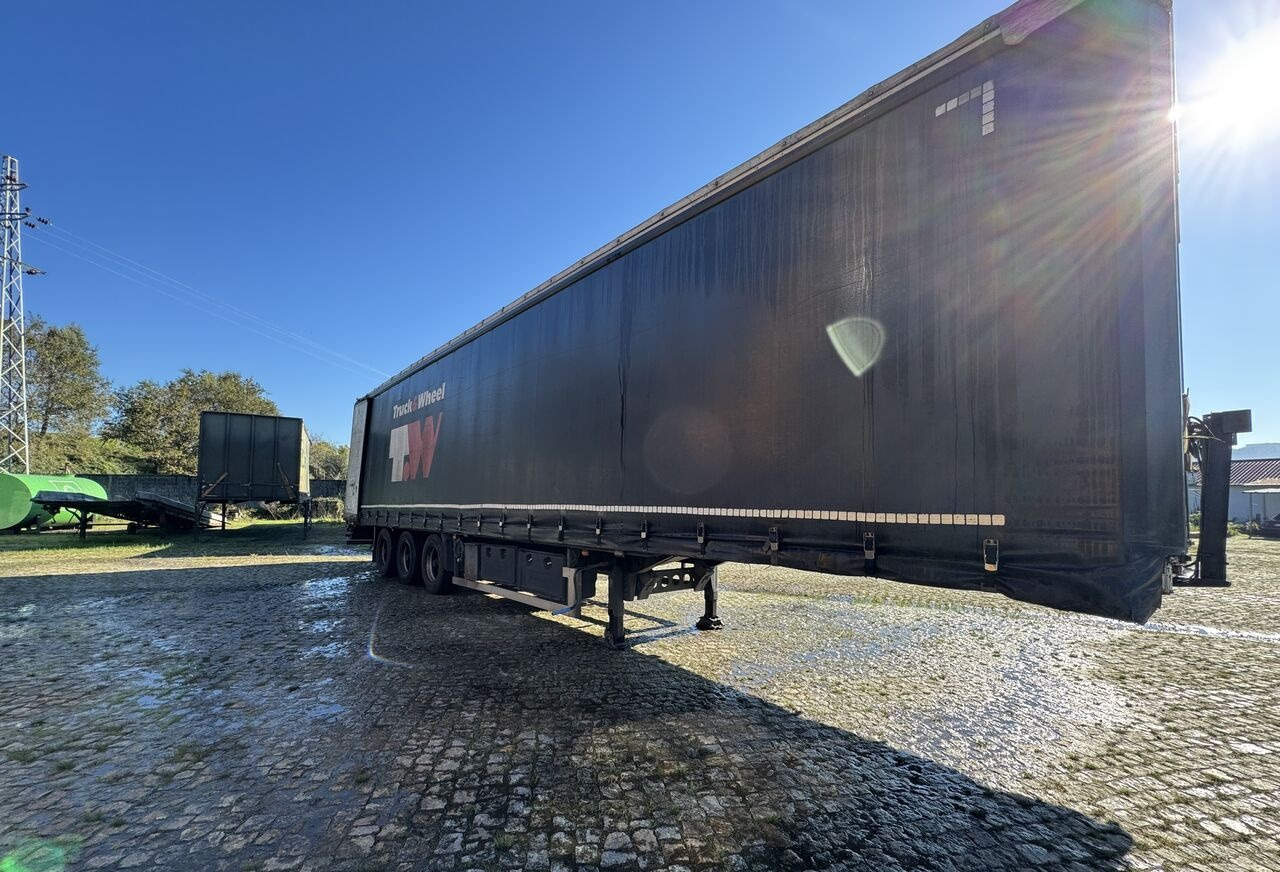 LeciTrailer - Ponyvás félpótkocsi: 1 kép. LeciTrailer - Ponyvás félpótkocsi: 1 kép.