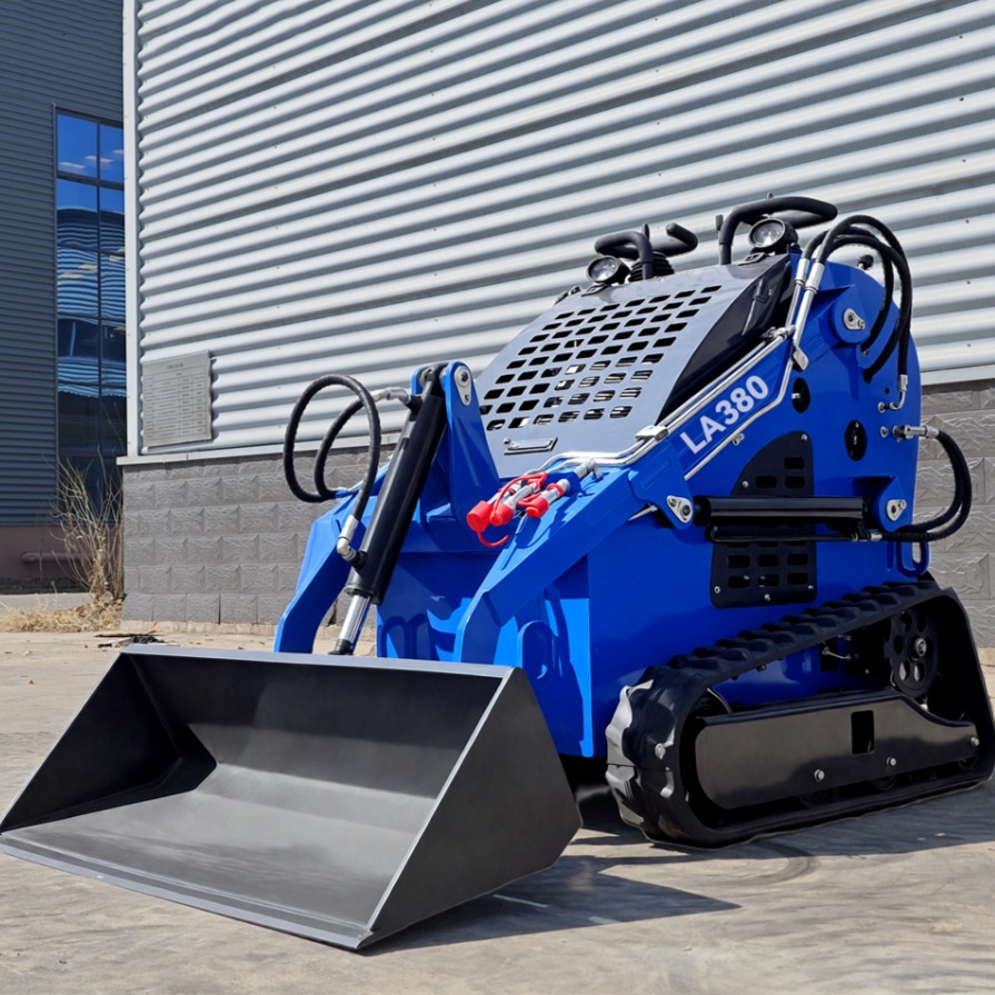LEZUM LA380 Mini Skid Steer Loader Compact Track Diesel Cheap Mini Skid Steer Loader For Sale With Mini Skid Steer Attachments 4 In 1 Bucket - Mini homlokrakodó: 1 kép. LEZUM LA380 Mini Skid Steer Loader Compact Track Diesel Cheap Mini Skid Steer Loader For Sale With Mini Skid Steer Attachments 4 In 1 Bucket - Mini homlokrakodó: 1 kép.