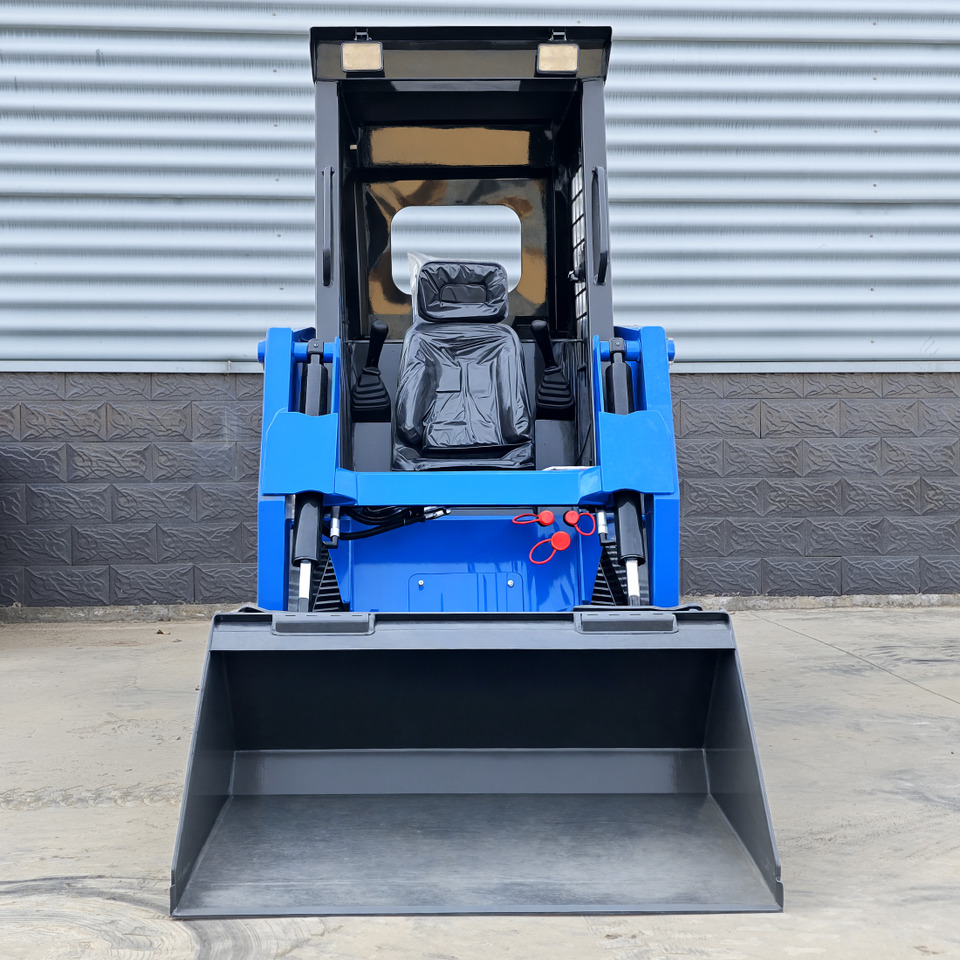 LEZUM LA670 Skid Steer Euro 5/Epa Engine Kubota Mini Small Skid Steer Loader For Sale - Mini homlokrakodó: 2 kép. LEZUM LA670 Skid Steer Euro 5/Epa Engine Kubota Mini Small Skid Steer Loader For Sale - Mini homlokrakodó: 2 kép.