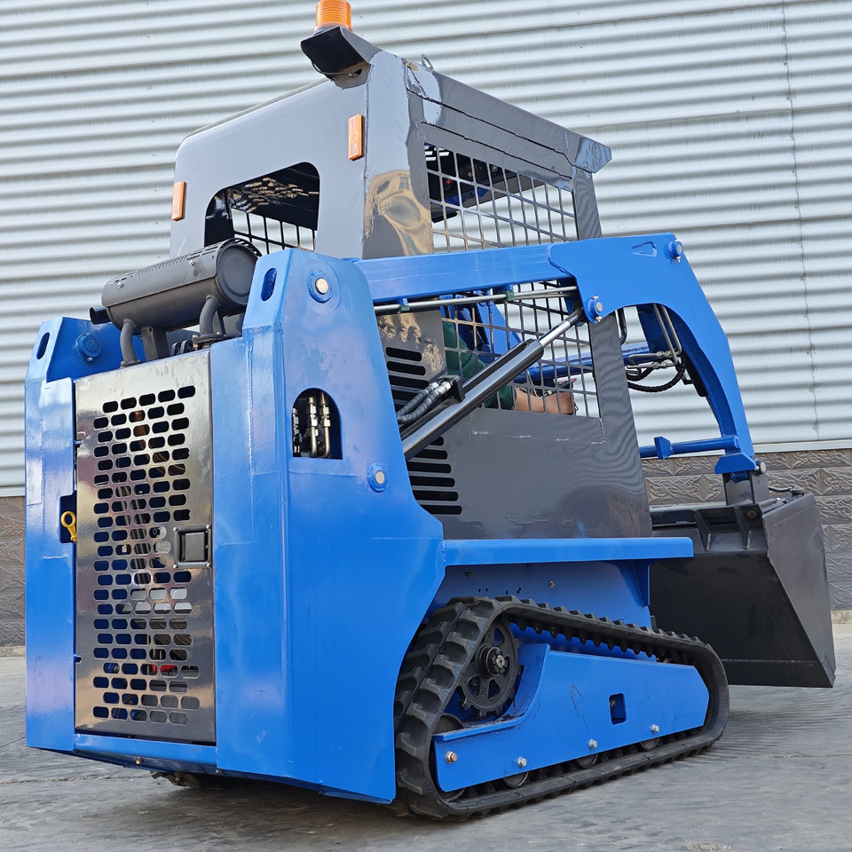LEZUM LA670 Skid Steer Euro 5/Epa Engine Kubota Mini Small Skid Steer Loader For Sale - Mini homlokrakodó: 5 kép. LEZUM LA670 Skid Steer Euro 5/Epa Engine Kubota Mini Small Skid Steer Loader For Sale - Mini homlokrakodó: 5 kép.