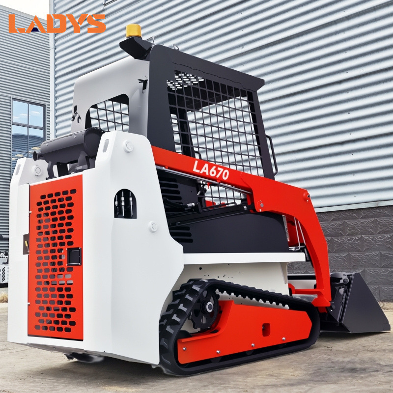 LADYS LA670 Mini Small Skid Steer Loader Compact Track Diesel Mini Skid Steer Loader For Sale With Small Mini Skid Steer Attachments 4 In 1 Bucket - Mini homlokrakodó: 5 kép. LADYS LA670 Mini Small Skid Steer Loader Compact Track Diesel Mini Skid Steer Loader For Sale With Small Mini Skid Steer Attachments 4 In 1 Bucket - Mini homlokrakodó: 5 kép.